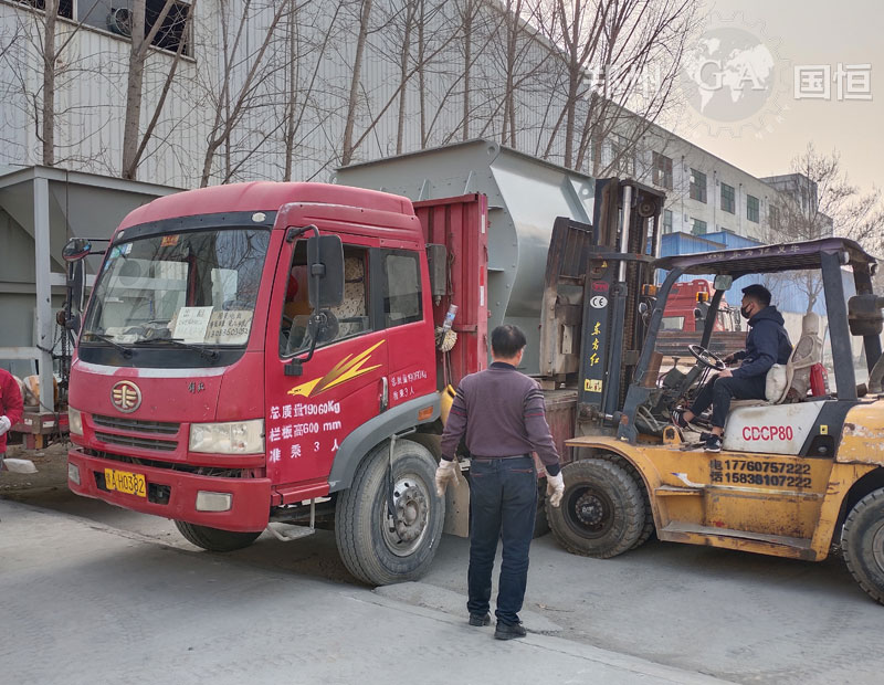 年產10萬噸干粉砂漿生產線發往南京